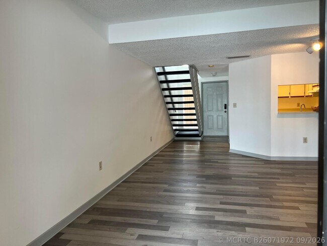 Building Photo - 5200 NW 31st Ave