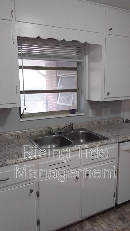 Building Photo - 7016 Briarwood Ln