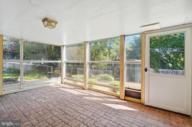 Building Photo - 2505 N Powhatan St