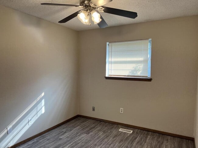 Building Photo - 828 Euclid St