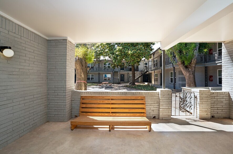 Building Photo - 2601 Penny Ln