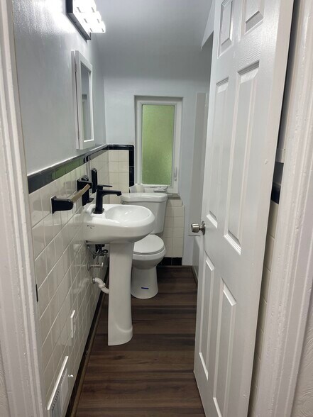 Bathroom - 228 Ridgewood Ave