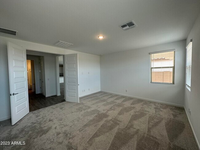 Building Photo - 3560 E Dakota Dr