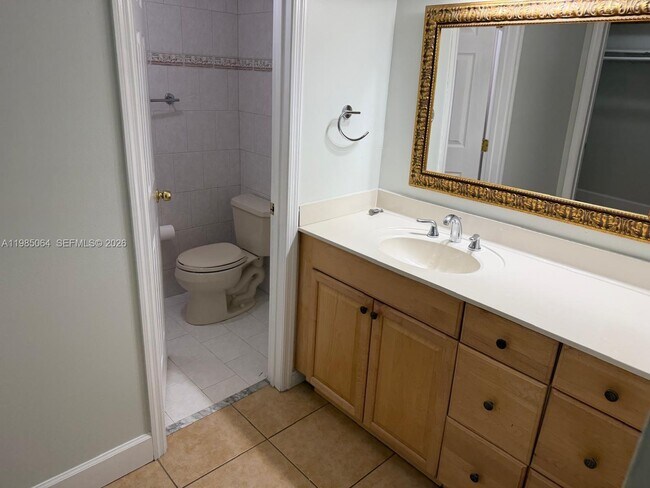 Building Photo - 10625 SW 112th Ave