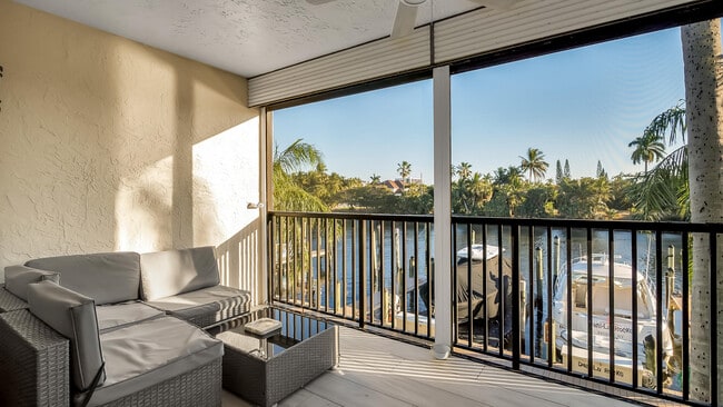 Building Photo - 240 Captains Walk