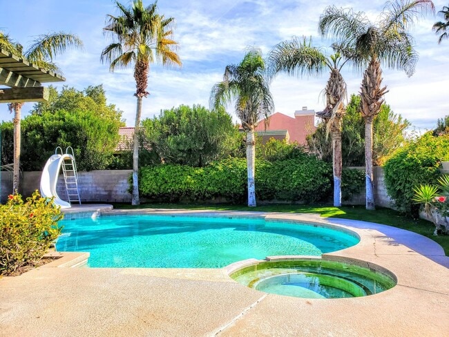 Building Photo - Single Story Beautiful House - Close to Ev...