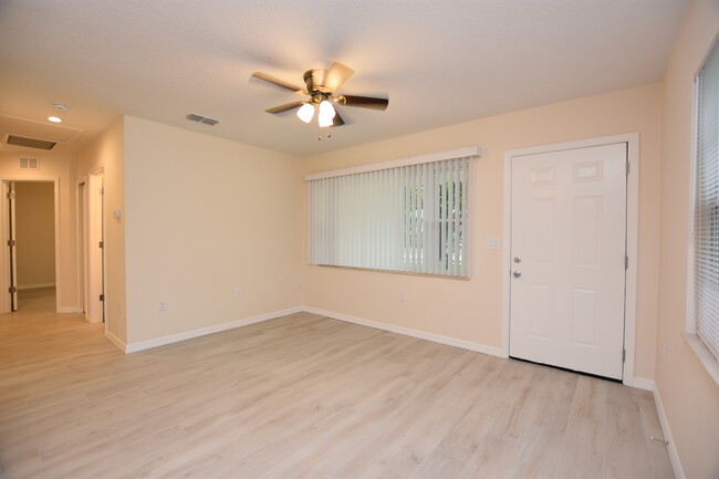 Building Photo - Completely Remodeled 3/2 Central Lakeland