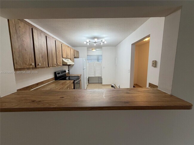 Building Photo - 1540 NW 93rd Ave