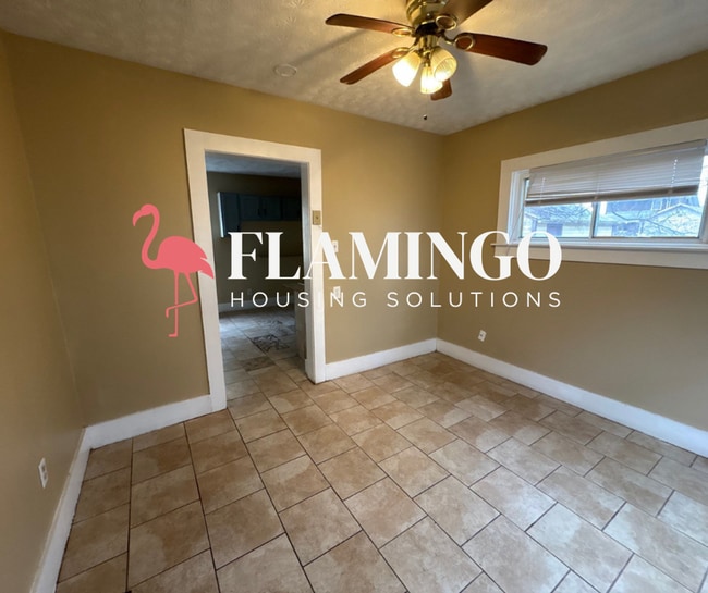 Building Photo - 725 Maplehurst Ave