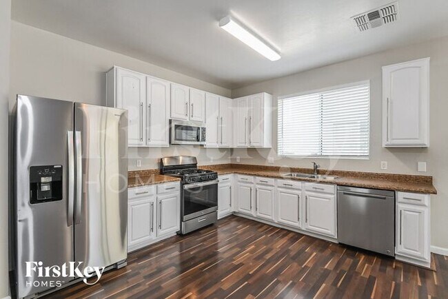 Building Photo - 7595 E Cholla Overlook Dr