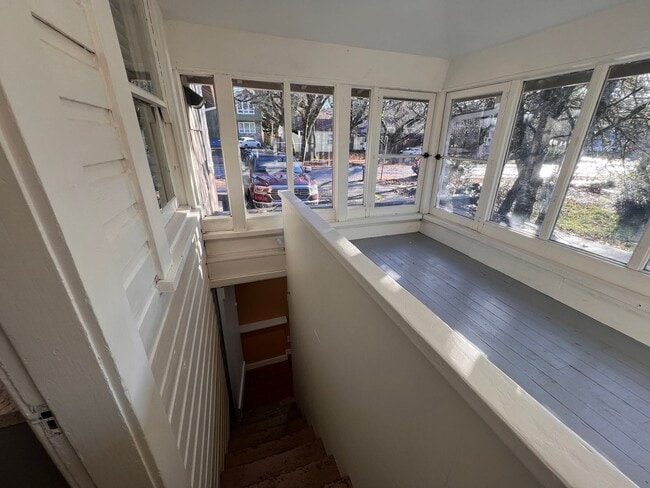Building Photo - 5BD/2BA Gorgeous Vintage Home