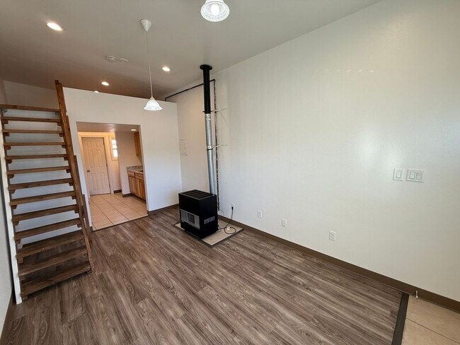 Building Photo - 1133 Salem Ave