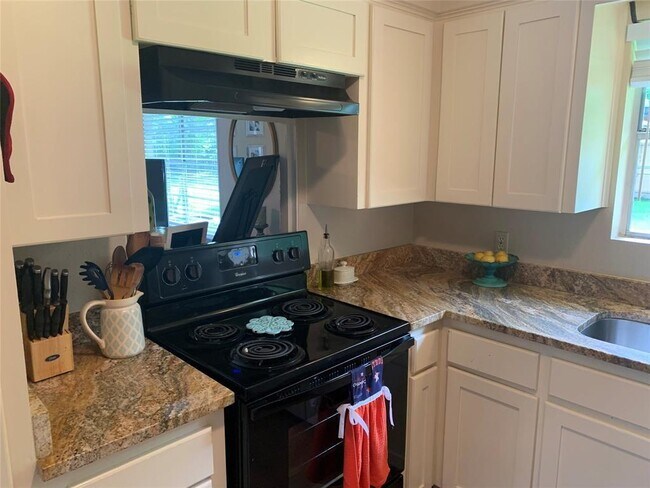 Building Photo - 204 Skyview Terrace