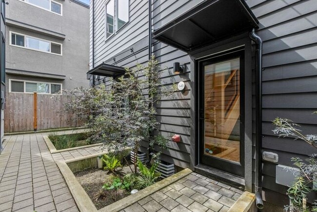 Building Photo - ULTRA-MODERN Townhome w/AC and Views in the Heart of Eastlake!