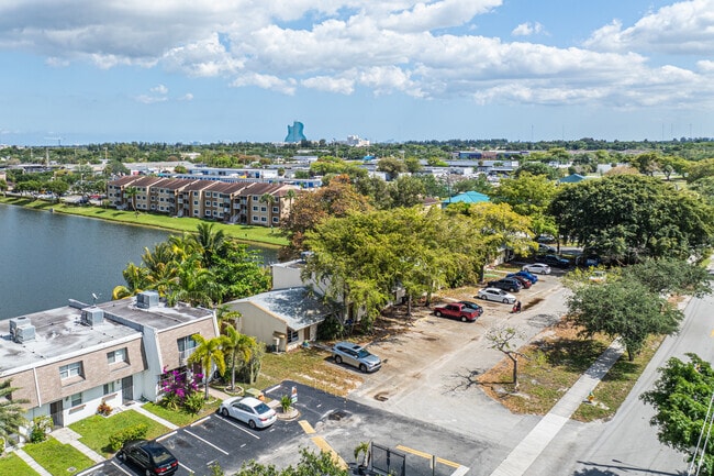 Context - 4138 - 4154 SW 61 Ave