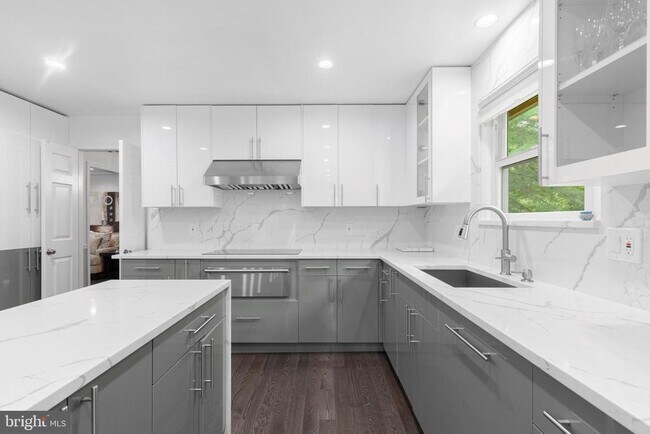 Building Photo - 820 Ridge Dr