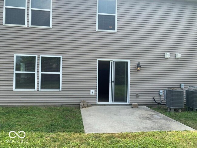 Building Photo - 2015 Falcon Ct