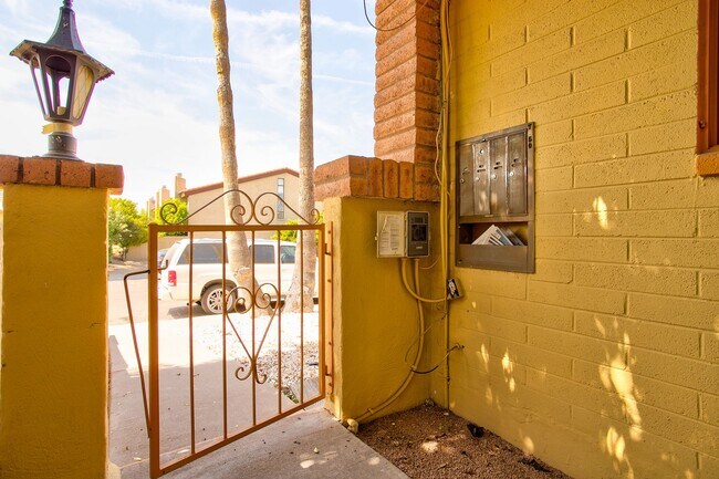Building Photo - 7850 E Glenrosa Ave