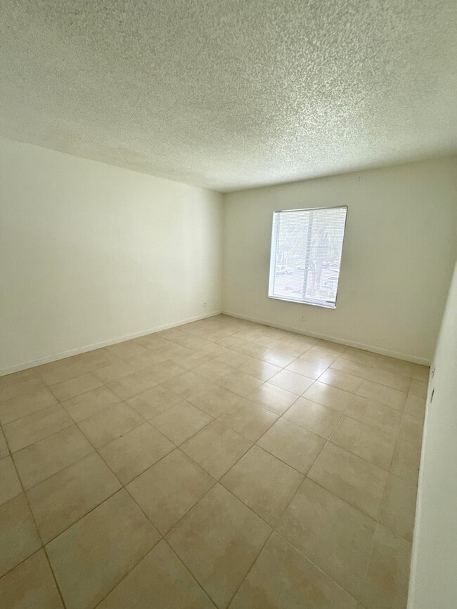 Building Photo - 1010 Green Pine Blvd