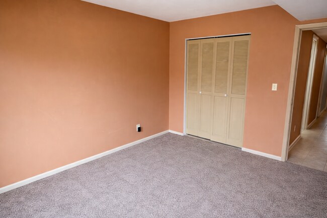 Building Photo - Cute Two Bedroom Home