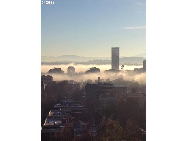 Building Photo - Rare rental in The Westerly - spectacular 2/2.5 unit w/sweeping views/2 parking/2 storage