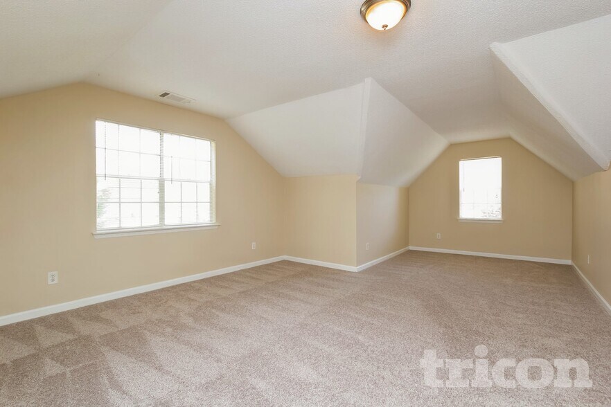 Building Photo - 2198 Colony Dr