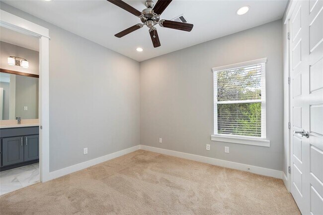 Building Photo - 6015 Yale Garden Ln