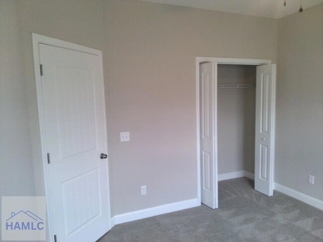 Building Photo - 729 Burke Dr