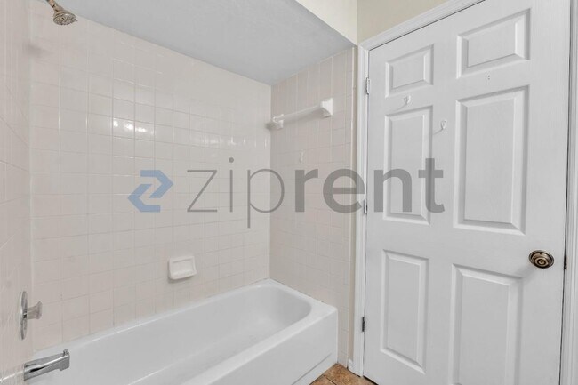 Building Photo - 2012 Dumont Dr