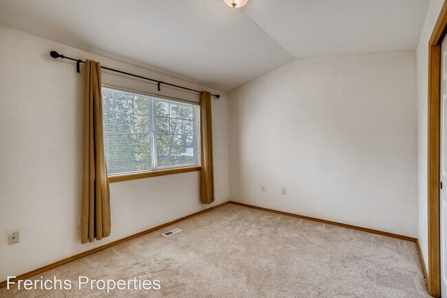 Building Photo - 3 br, 2.5 bath House - 18965 108th LN SE