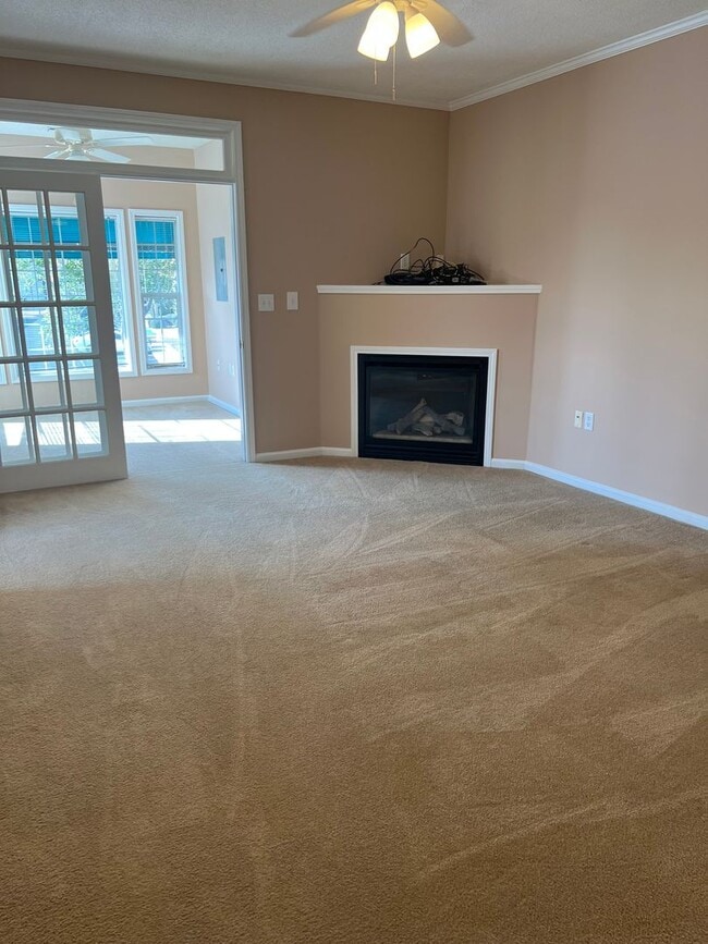 Building Photo - Beautiful Condo in Gated Community! Resort Style Amenities, Walk to beach, Awesome Myrtle Beach L...