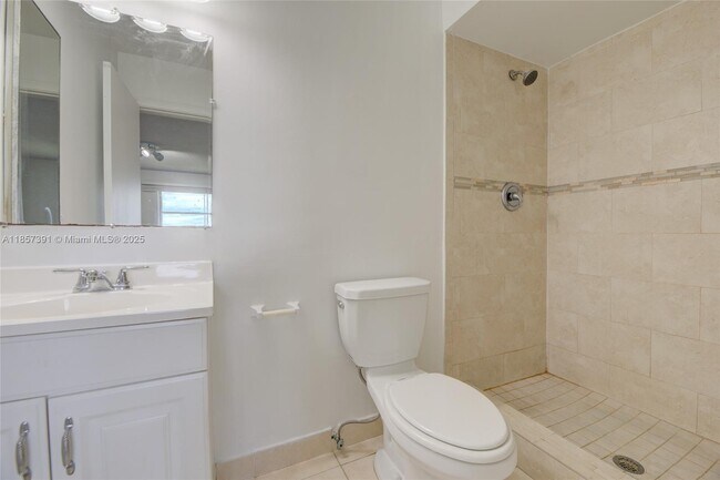 Building Photo - 2471 SW 82nd Ave