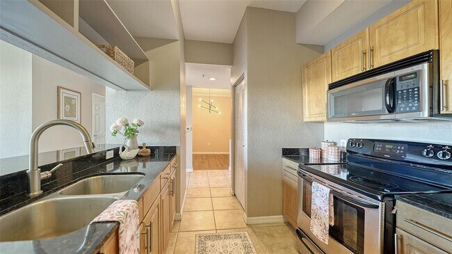 Building Photo - 1064 N Tamiami Trl