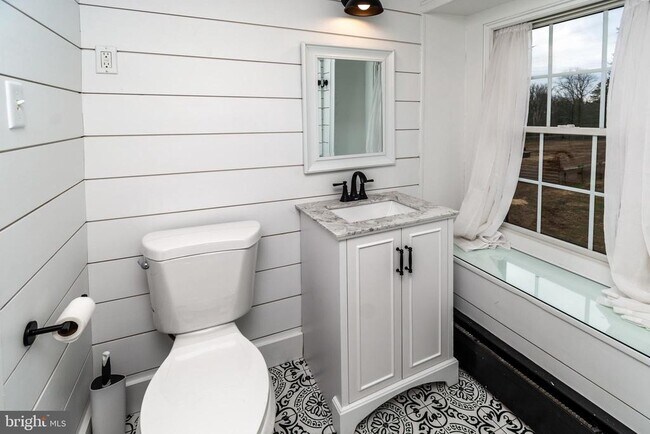 Building Photo - 180 Municipal Rd