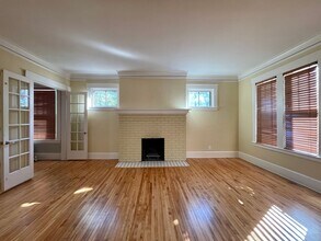 Building Photo - Gorgeous 4 Bedroom 2 Bathroom Home in South Minneapolis!