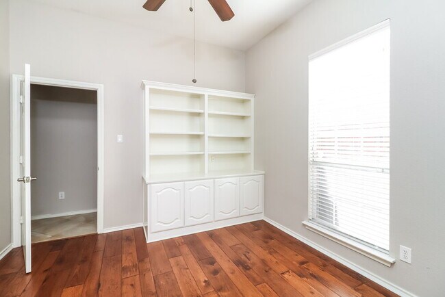 Building Photo - 7824 Blossom Dr