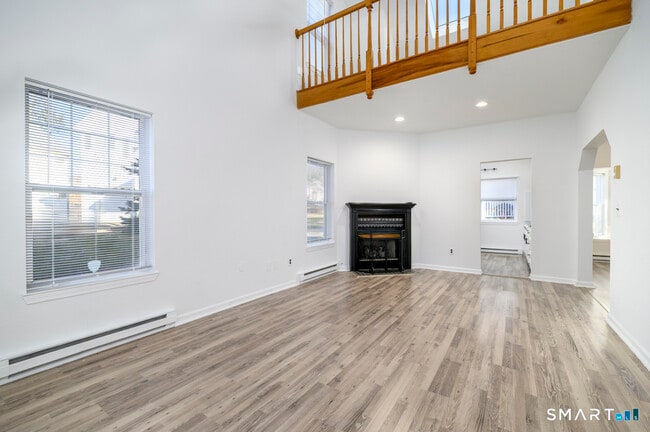 Building Photo - 905 Oronoke Rd