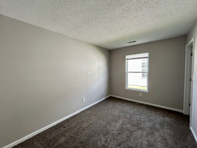 Building Photo - Beautiful 3 Bedroom 2 Bath Ranch On A Pond...