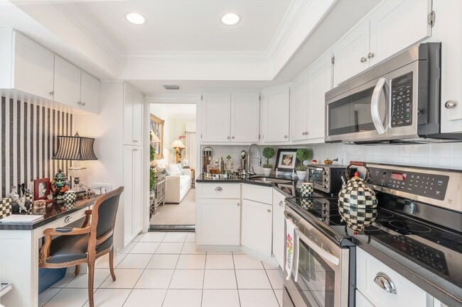 Building Photo - 250 Bradley Pl