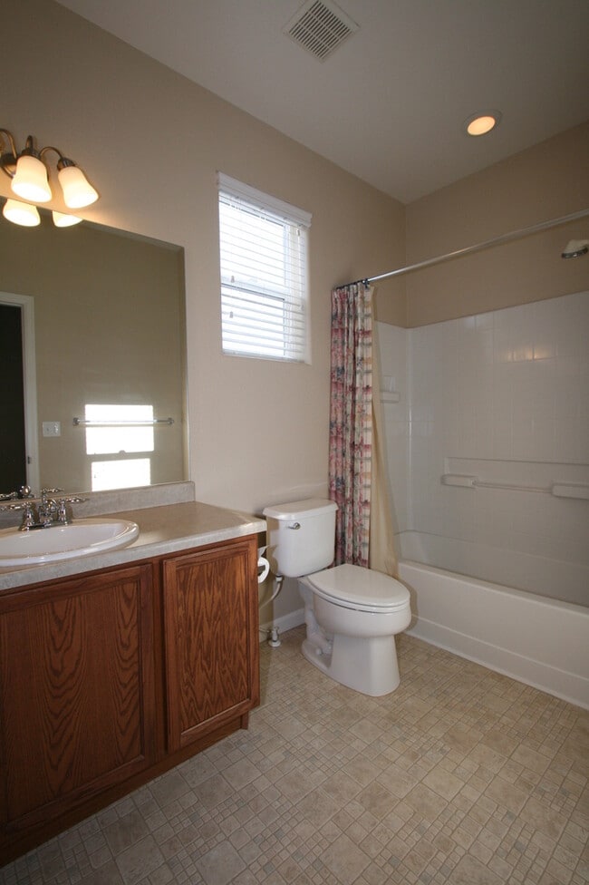 Building Photo - True one-level living home near trails and...