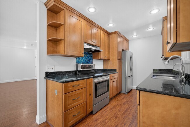 Building Photo - 2045 Larsen Ct