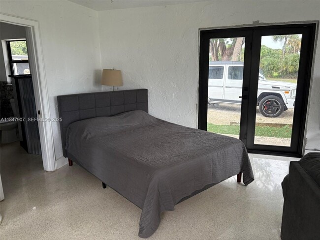 Building Photo - 6003 S Indian River Dr