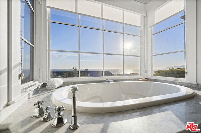 Building Photo - 7335 Birdview Ave