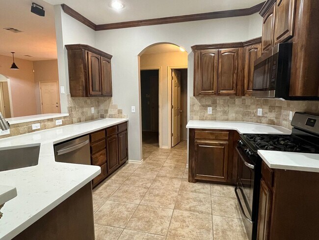 Building Photo - Gorgeous 4 Bed 2 Bath In Edmond
