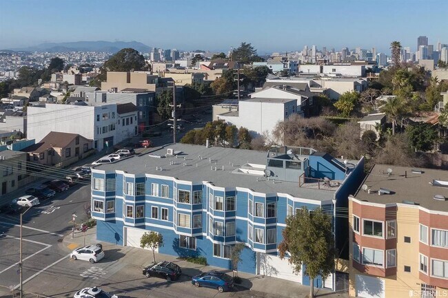 Building Photo - 999 Wisconsin St