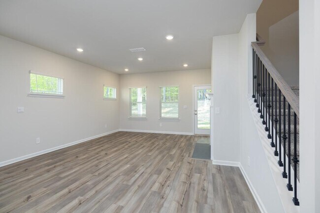 Building Photo - 166 Magnolia Dr