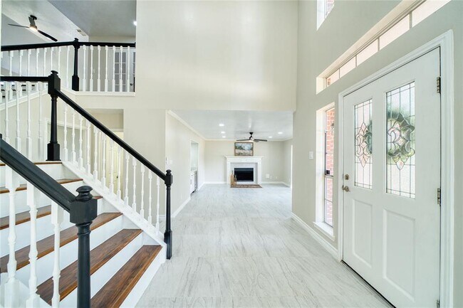 Building Photo - 619 Green Belt Dr