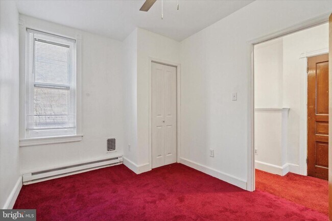 Building Photo - Charming 2-Bedroom Home with Private Yard ...