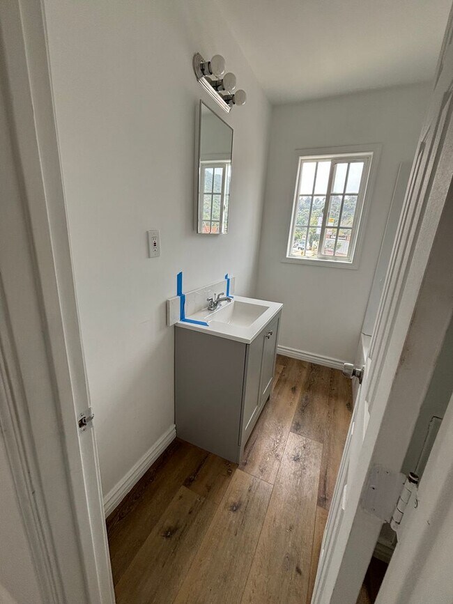 Building Photo - Foothill, 7424