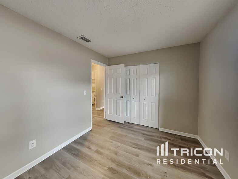 Building Photo - 405 Silver Hill Dr
